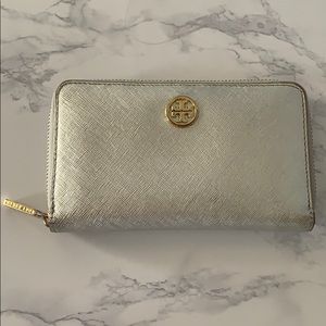 COPY - Tory Burch wallet